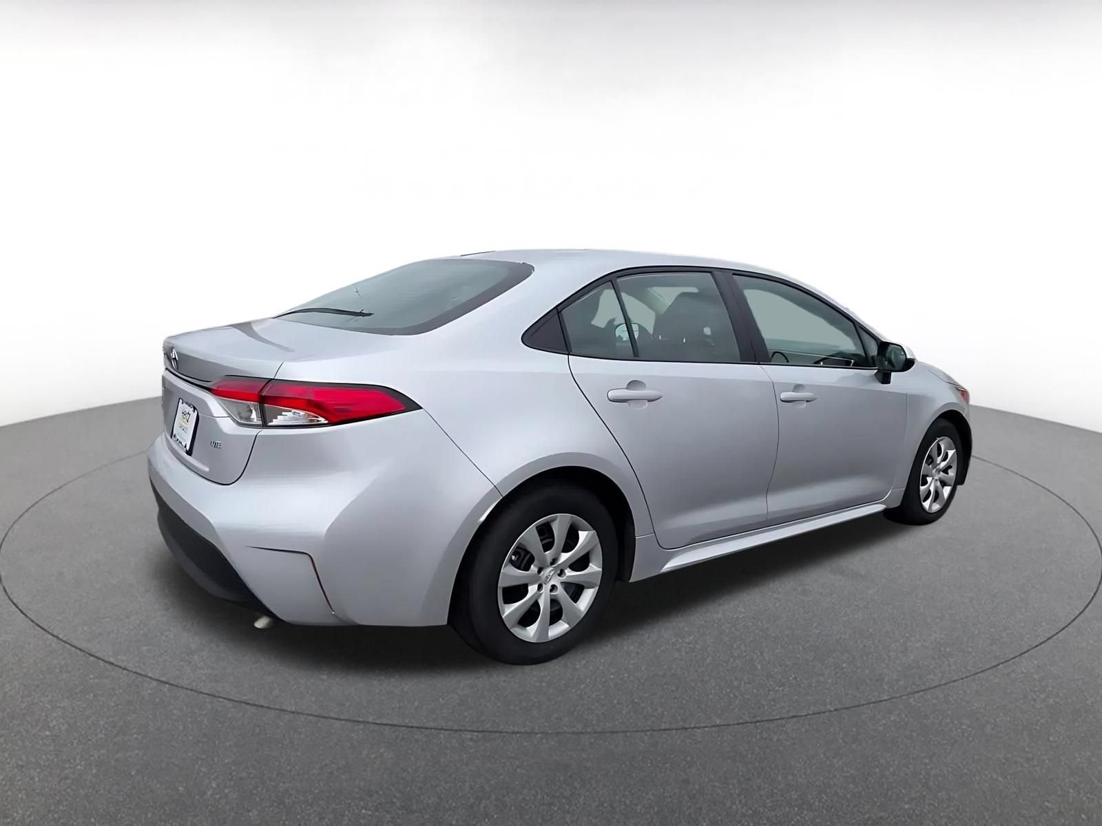 Used 2025 Toyota Corolla LE FWD image 14