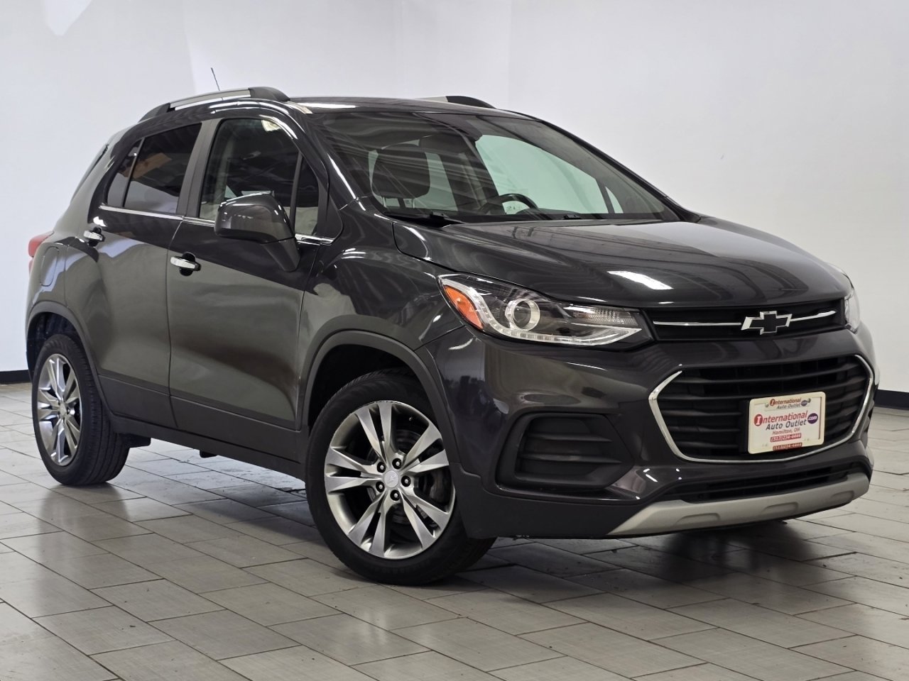 Used 2019 Chevrolet Trax LT w/ Driver Confidence Package image 2