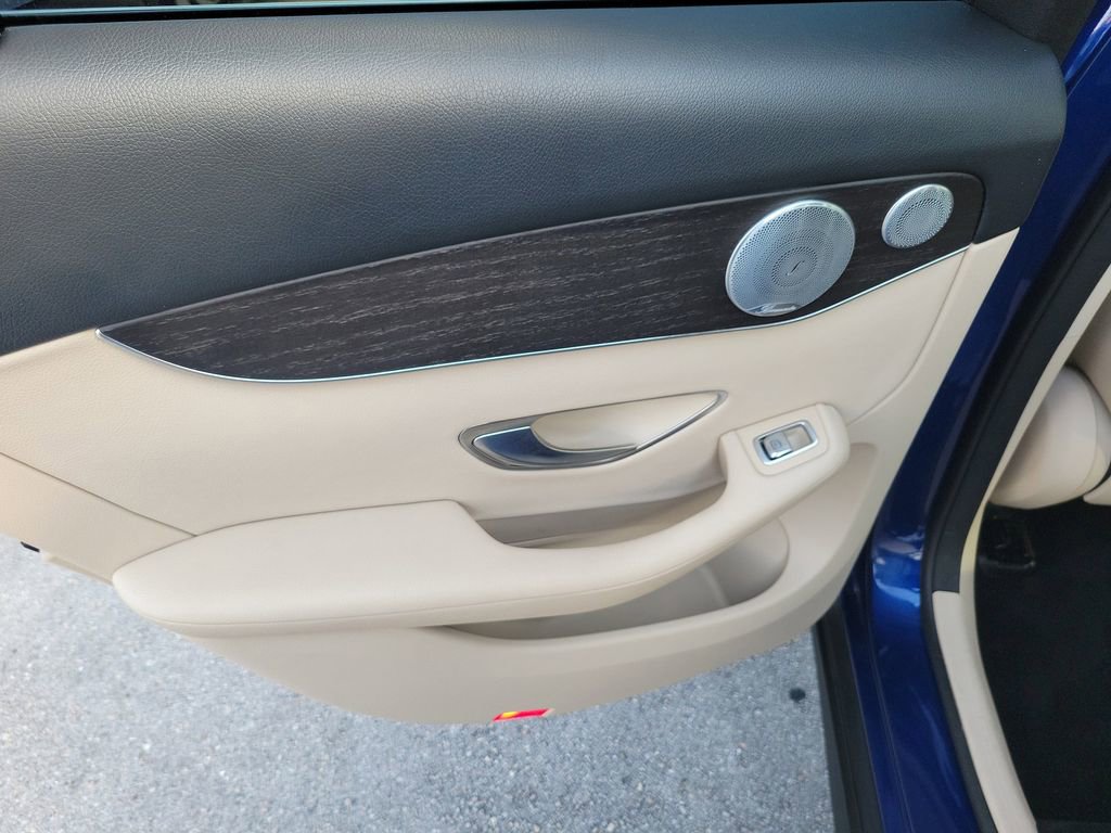 Used 2020 Mercedes-Benz GLC 300 4MATIC w/ Multimedia Package image 11