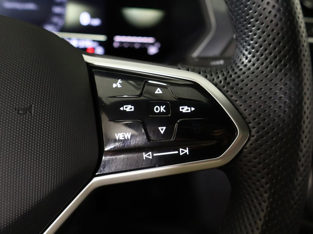 Used 2022 Volkswagen Tiguan SE R-Line image 44