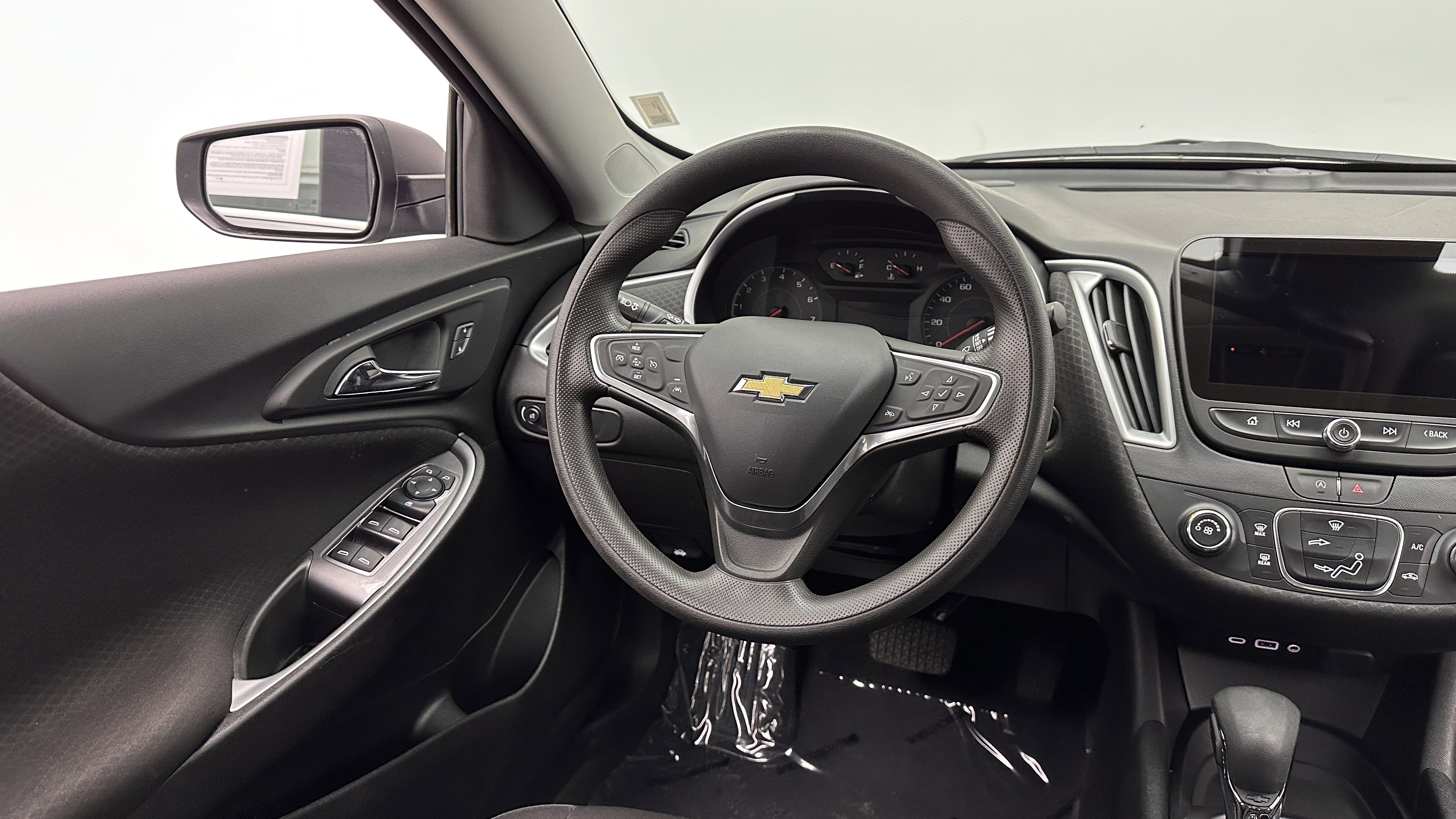 Used 2023 Chevrolet Malibu LS FWD image 25