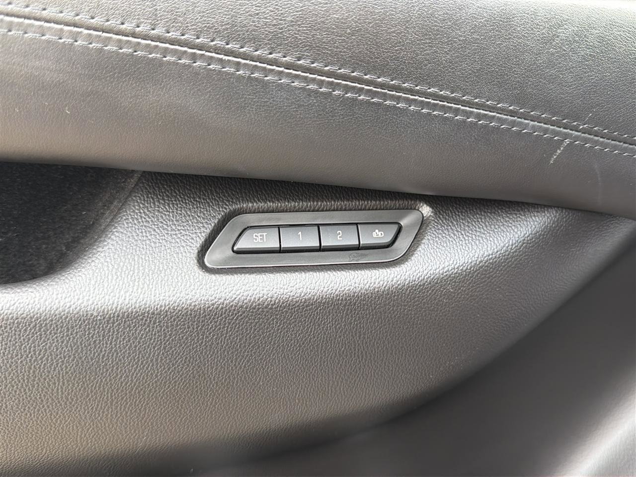 Used 2017 Cadillac Escalade Platinum AWD/4WD image 17
