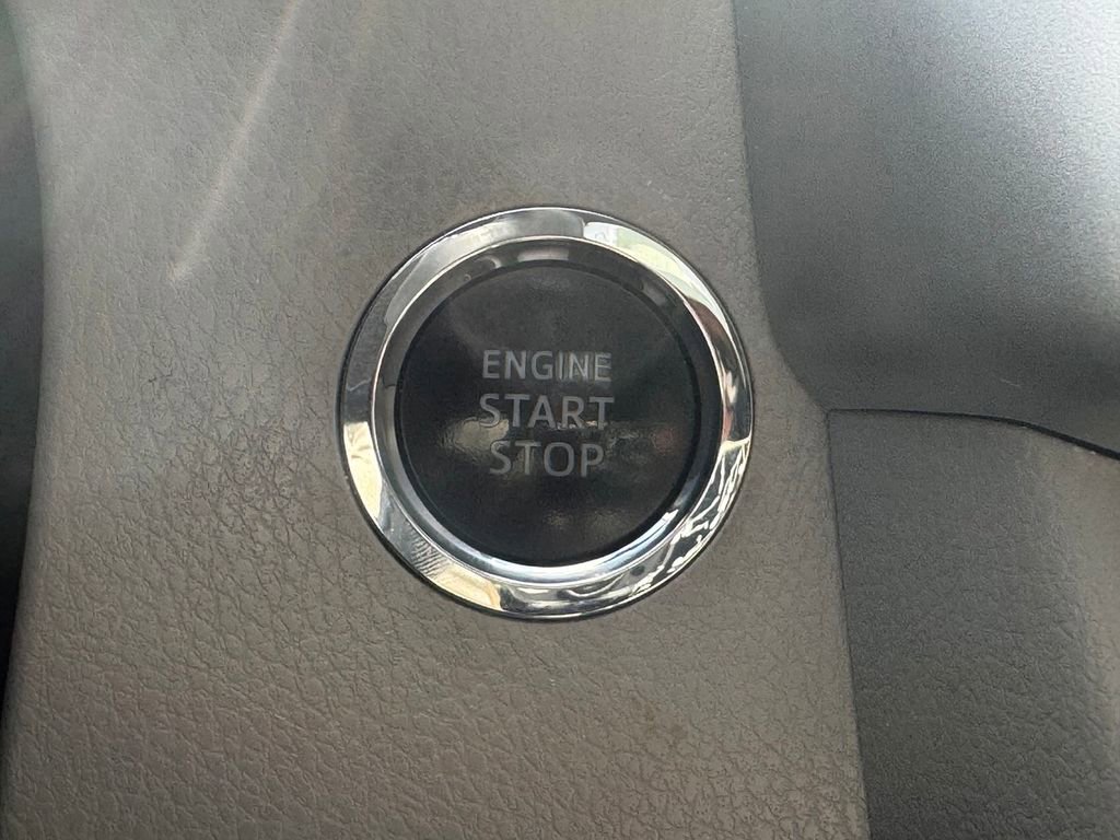 Used 2019 Toyota Highlander Limited Platinum image 21