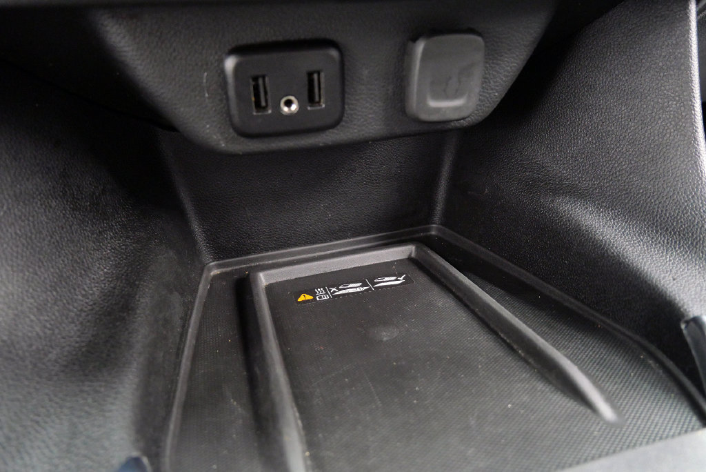 Used 2023 Chevrolet Traverse LT w/ LPO, Floor Liner Package AWD/4WD image 28