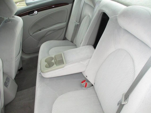Used 2009 Buick Lucerne CX image 18