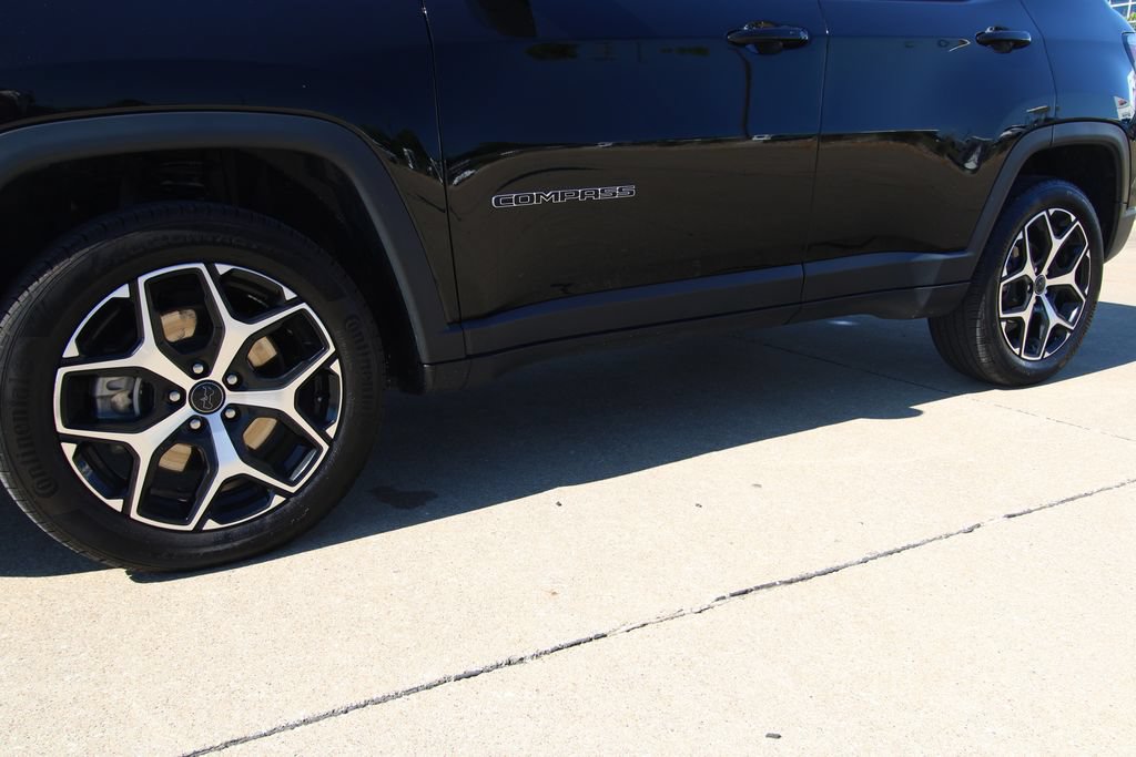 Used 2025 Jeep Compass Limited AWD/4WD image 10