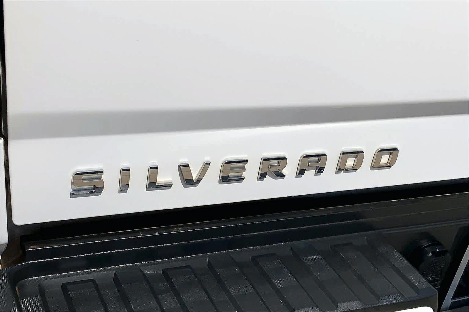 Used 2018 Chevrolet Silverado 2500 LT w/ Custom Sport Edition AWD/4WD image 29