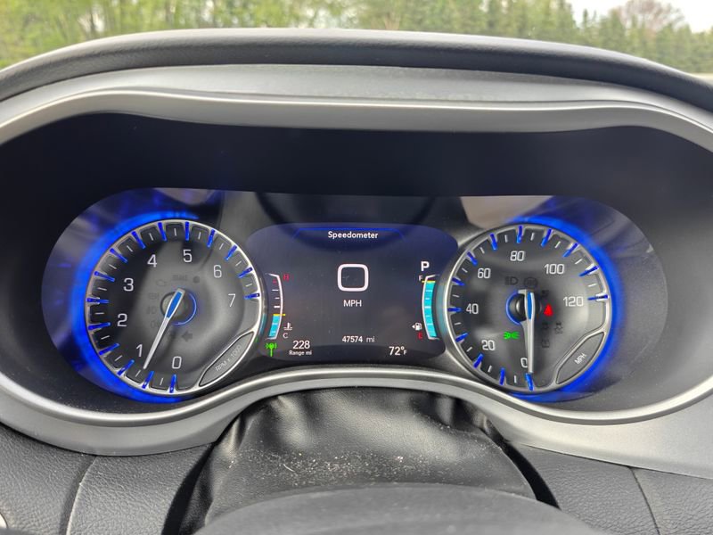 Used 2020 Chrysler Pacifica Touring-L Plus FWD image 29