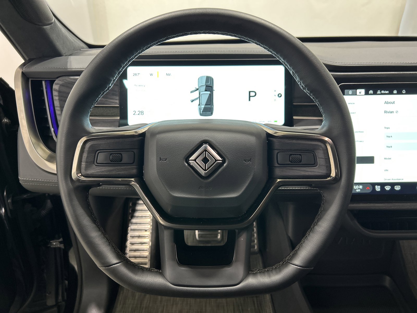 Used 2024 Rivian R1S Adventure AWD/4WD image 28