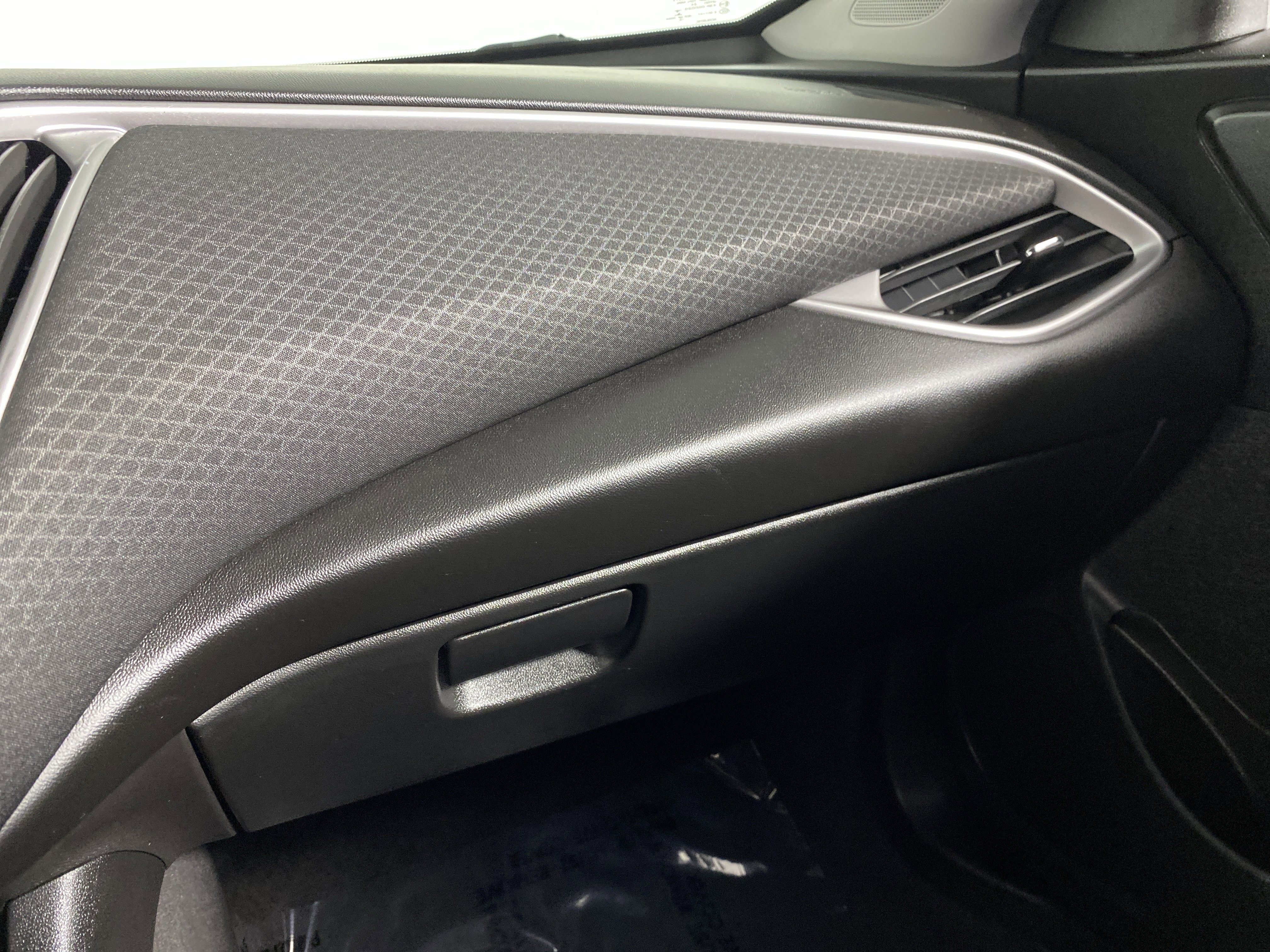 Used 2020 Chevrolet Malibu LS image 30