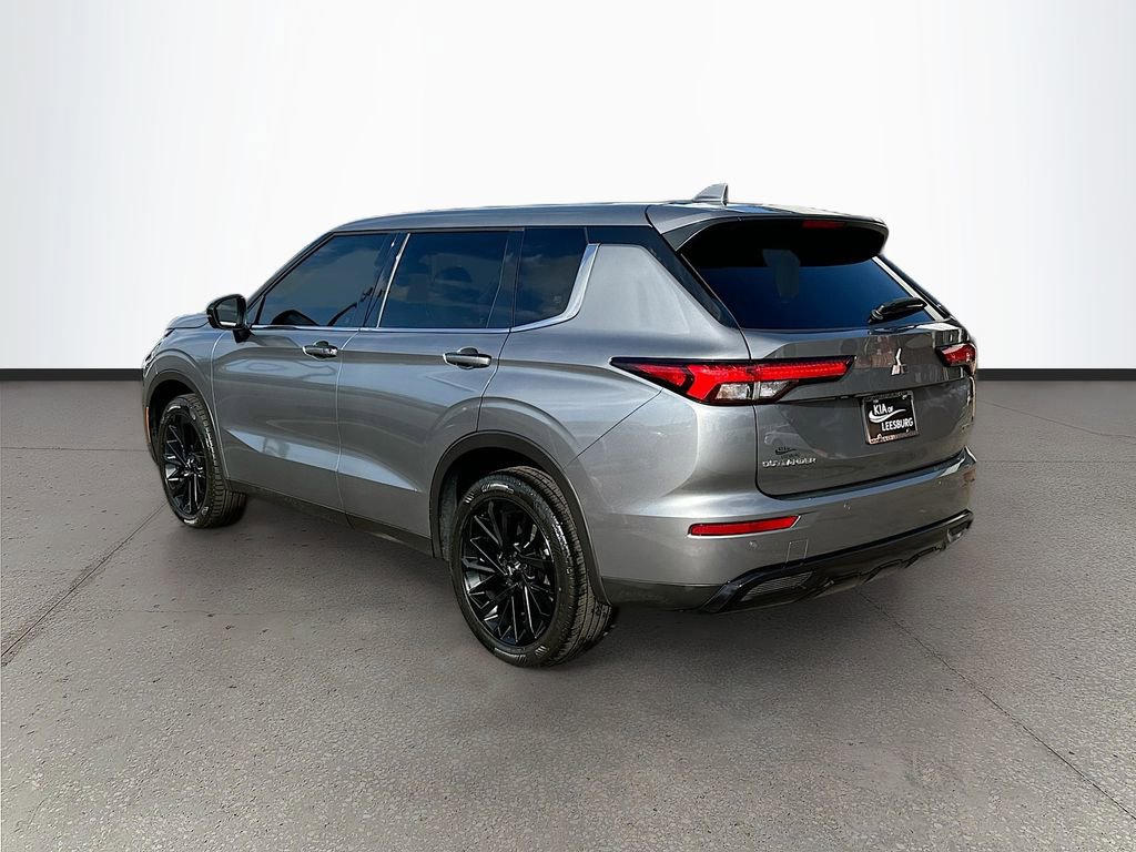 Used 2024 Mitsubishi Outlander SE Black Edition image 5