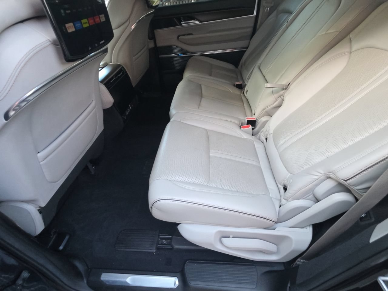 Used 2022 Jeep Grand Wagoneer Series II w/ Convenience Group III AWD/4WD image 18