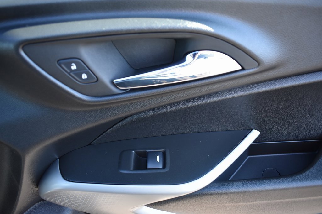 Certified 2024 Chevrolet Trax RS w/ Driver Confidence Package image 15