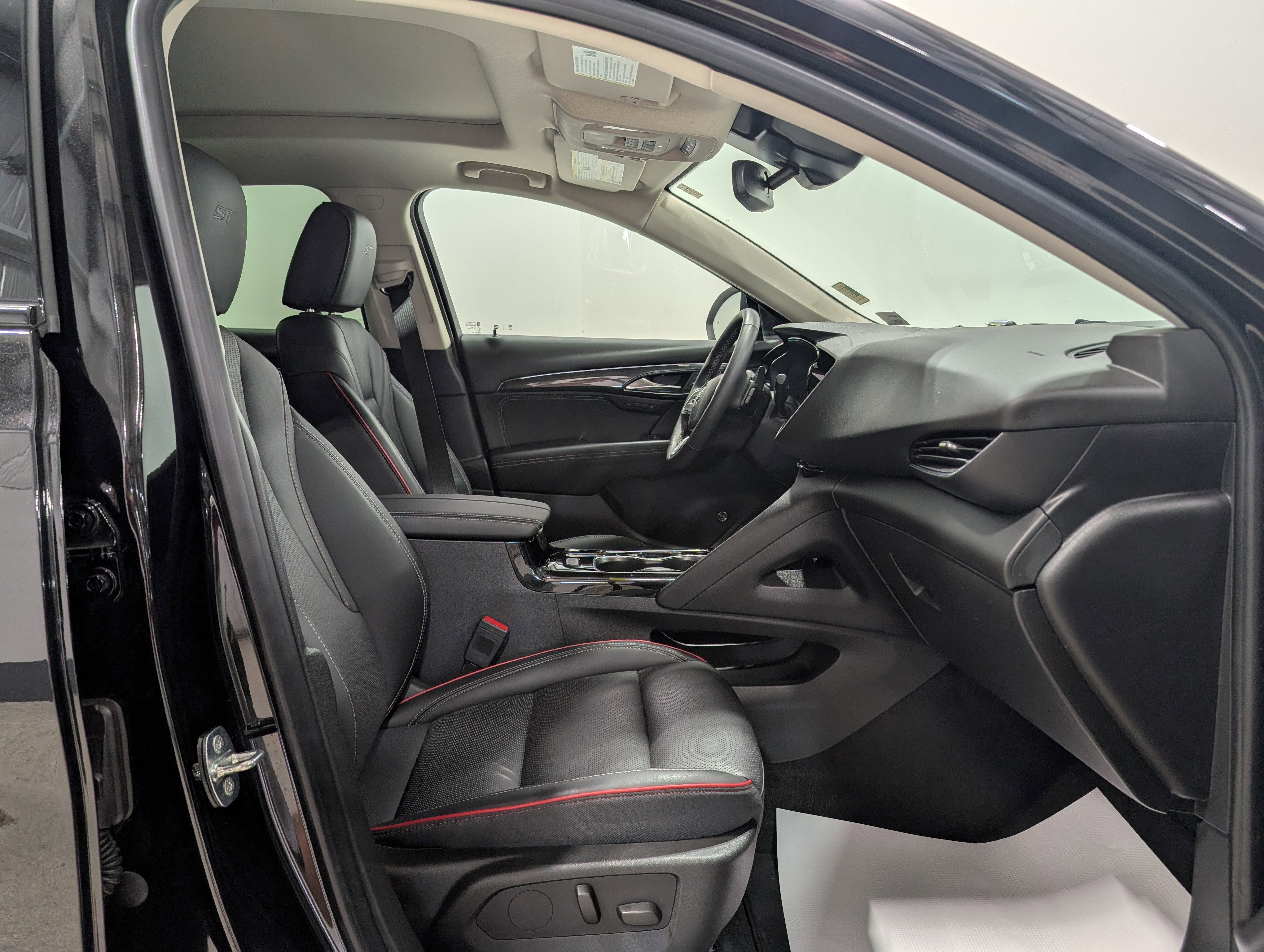 Used 2023 Buick Envision Essence w/ Sport Touring Package AWD/4WD image 18