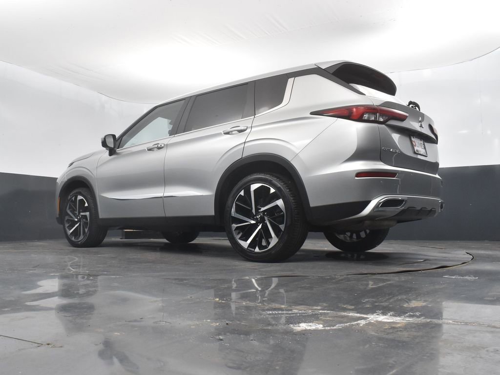 Used 2022 Mitsubishi Outlander SE image 55