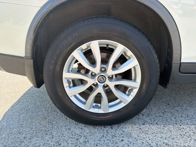 Used 2020 Nissan Rogue SV image 16