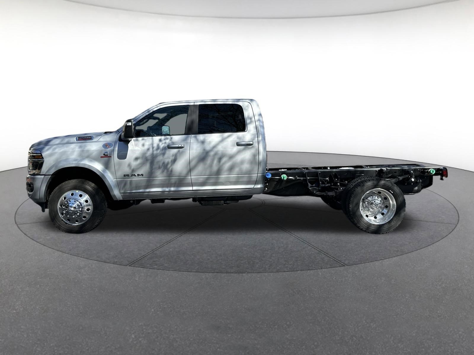 New 2026 RAM 4500 4x4 Crew Cab DRW w/ Laramie Trim Package image 2