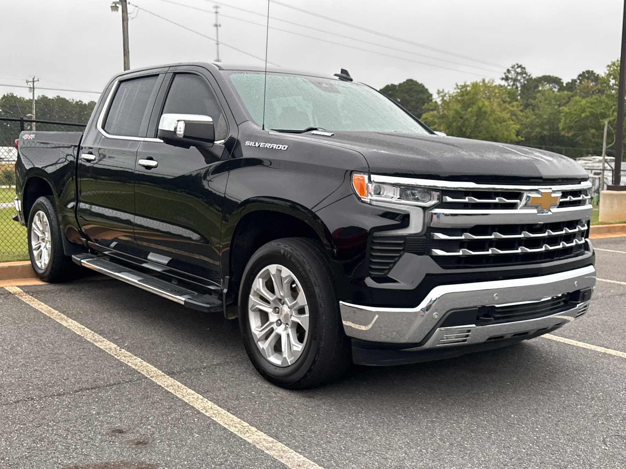 Used 2023 Chevrolet Silverado 1500 LTZ AWD/4WD image 5