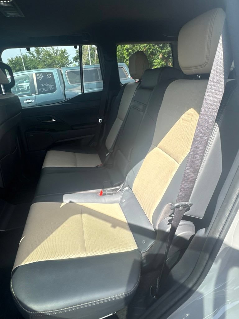 Used 2024 Lexus GX 550 AWD/4WD image 8