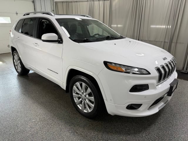 Used 2017 Jeep Cherokee Overland w/ Technology Group AWD/4WD image 3