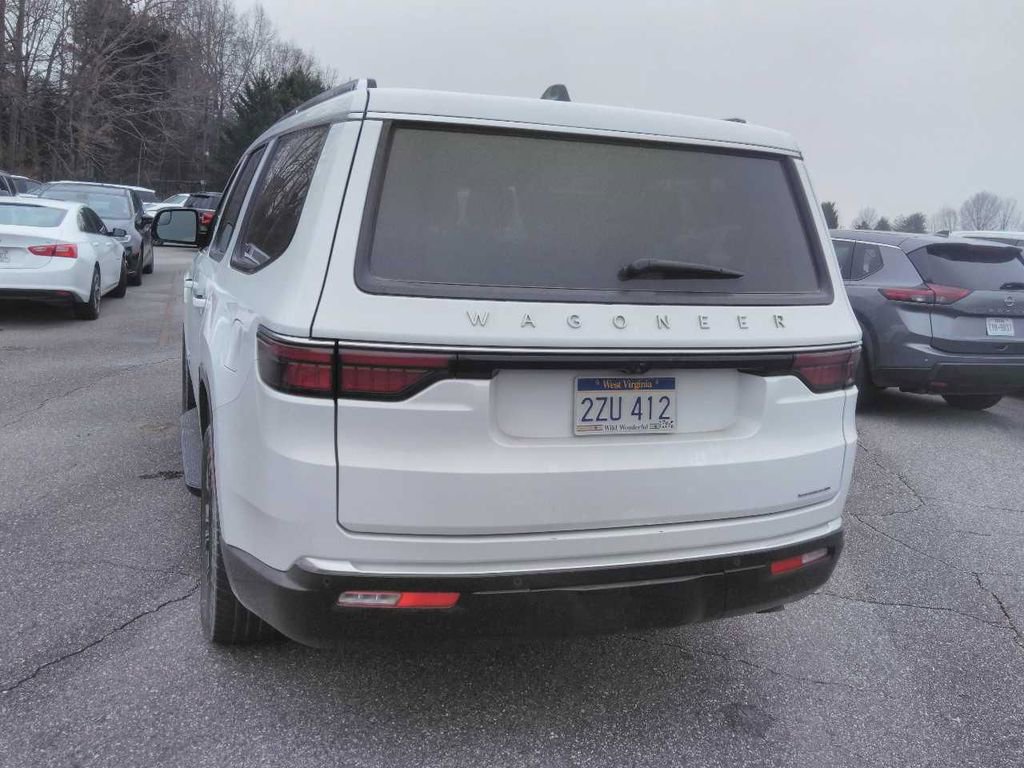 Used 2024 Jeep Wagoneer Series II w/ Flexible Seating Group image 7