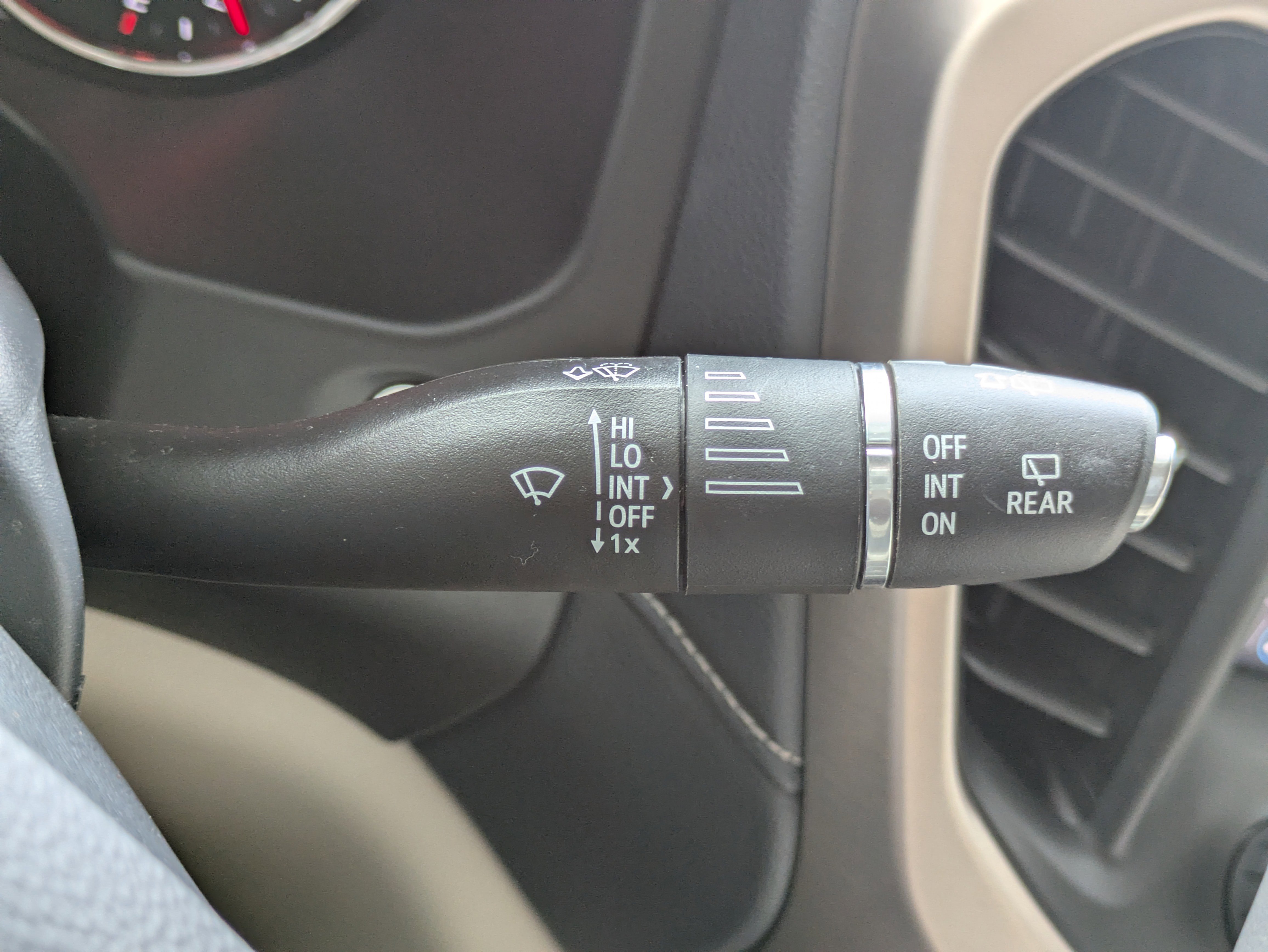 Used 2023 GMC Acadia Denali image 21