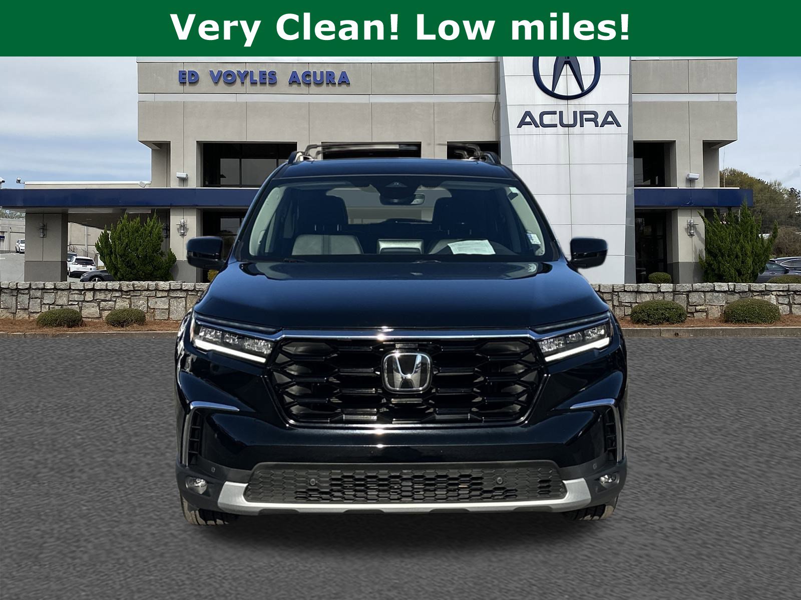 Used 2025 Honda Pilot Touring image 2