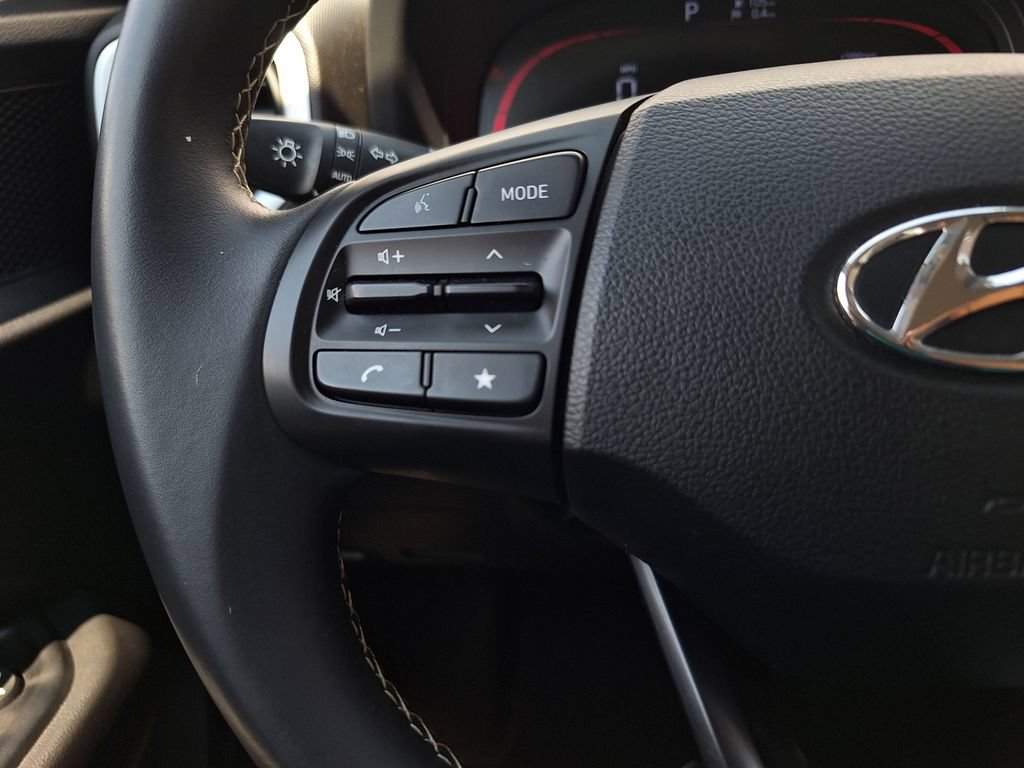 Used 2024 Hyundai Venue Limited FWD image 16