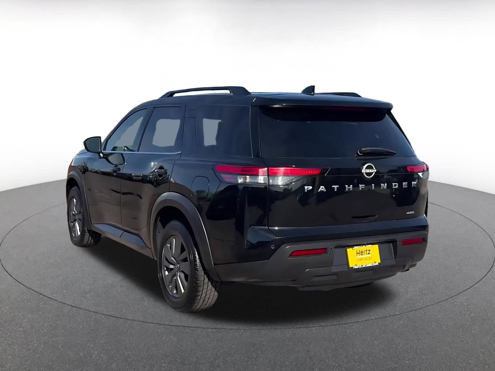 Used 2025 Nissan Pathfinder SV image 10