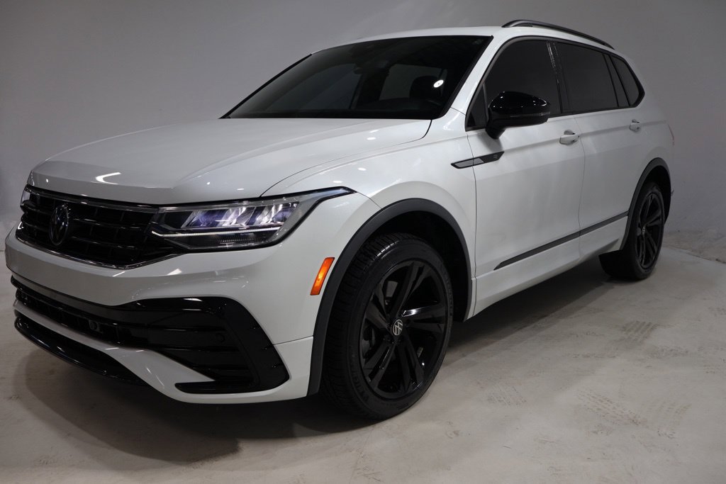 Used 2023 Volkswagen Tiguan SE R-Line FWD image 3