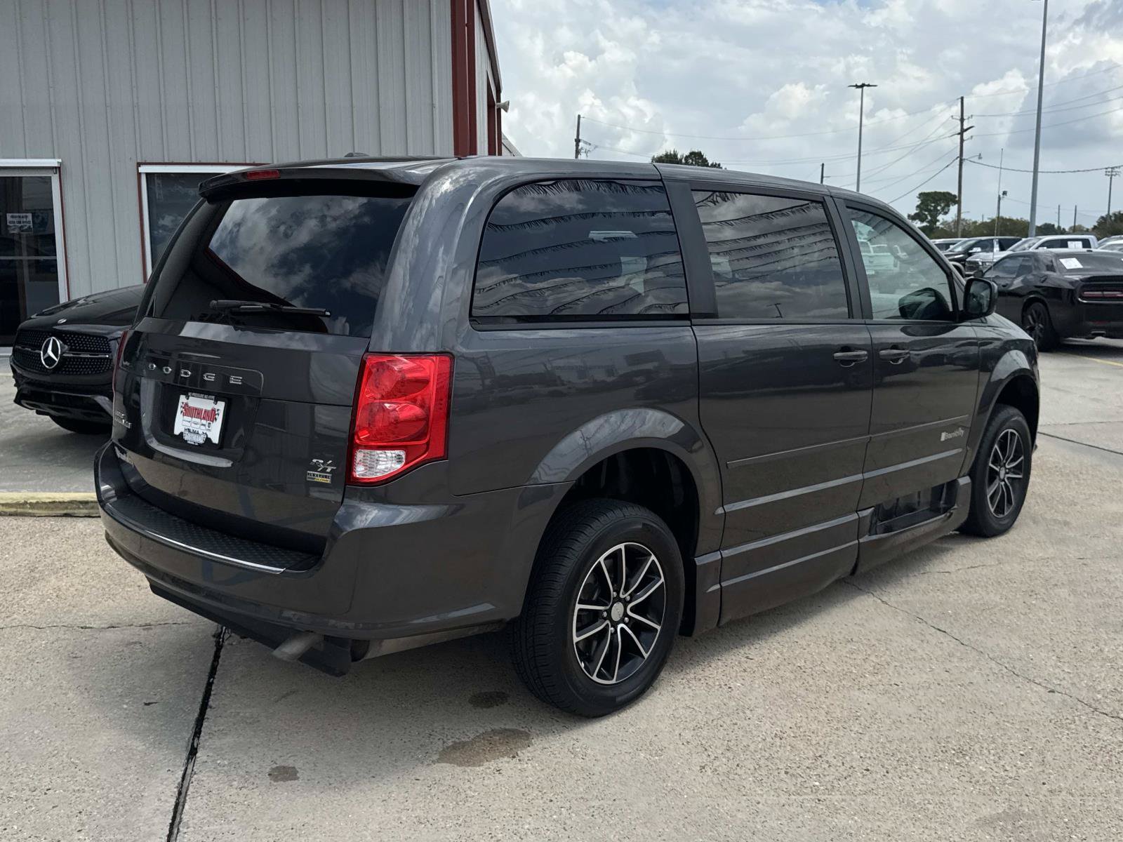 Used 2016 Dodge Grand Caravan R/T w/ Safety Sphere Group FWD image 9