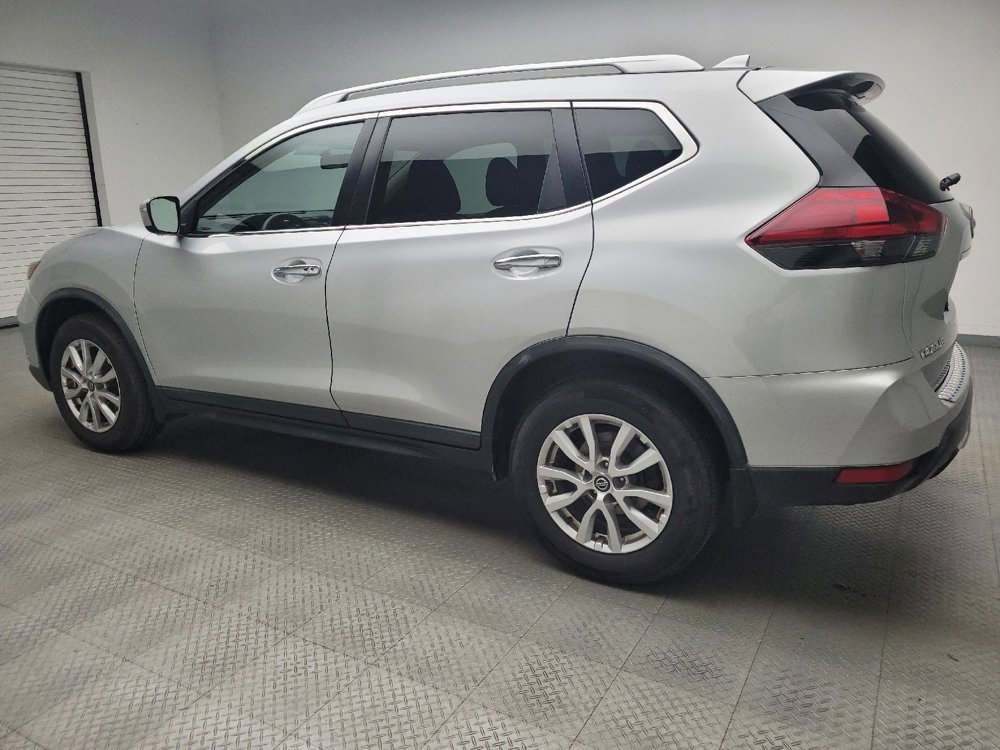 Used 2018 Nissan Rogue SV image 3