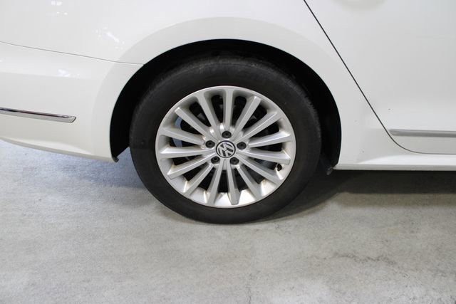 Used 2017 Volkswagen Passat 1.8T SE FWD image 33