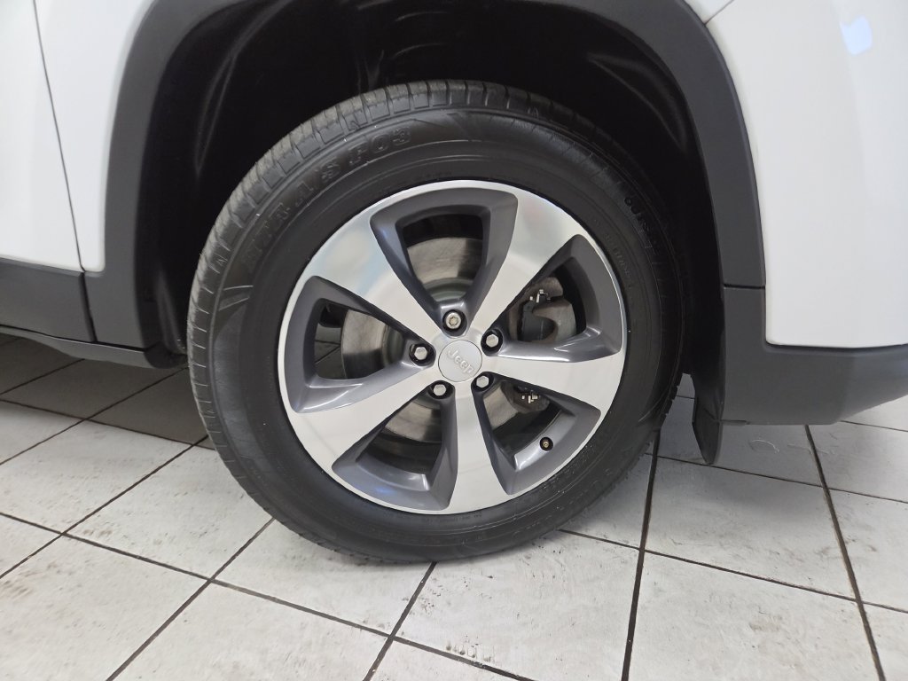 Used 2019 Jeep Cherokee Limited AWD/4WD image 8