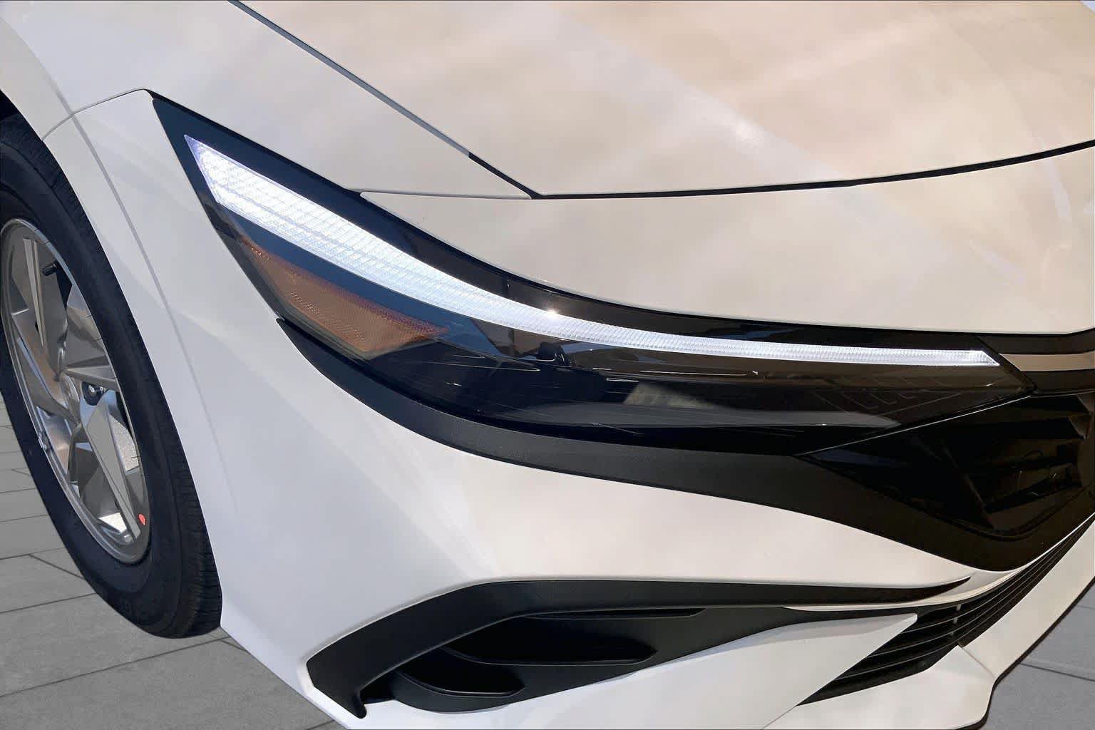 New 2026 Hyundai Elantra SE FWD image 13