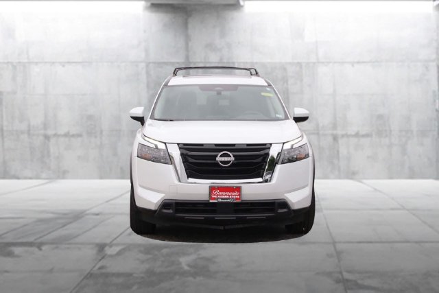 Certified 2025 Nissan Pathfinder SV w/ SV Premium Package FWD image 4