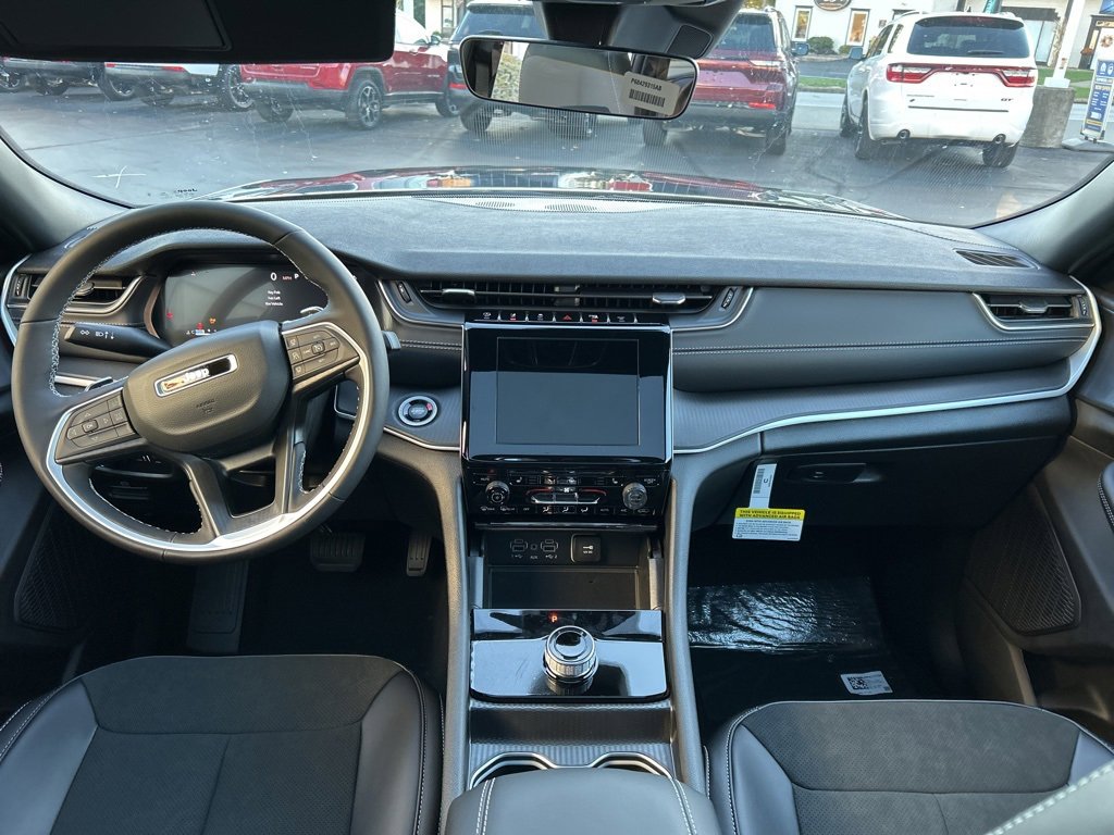 New 2025 Jeep Grand Cherokee Altitude image 14