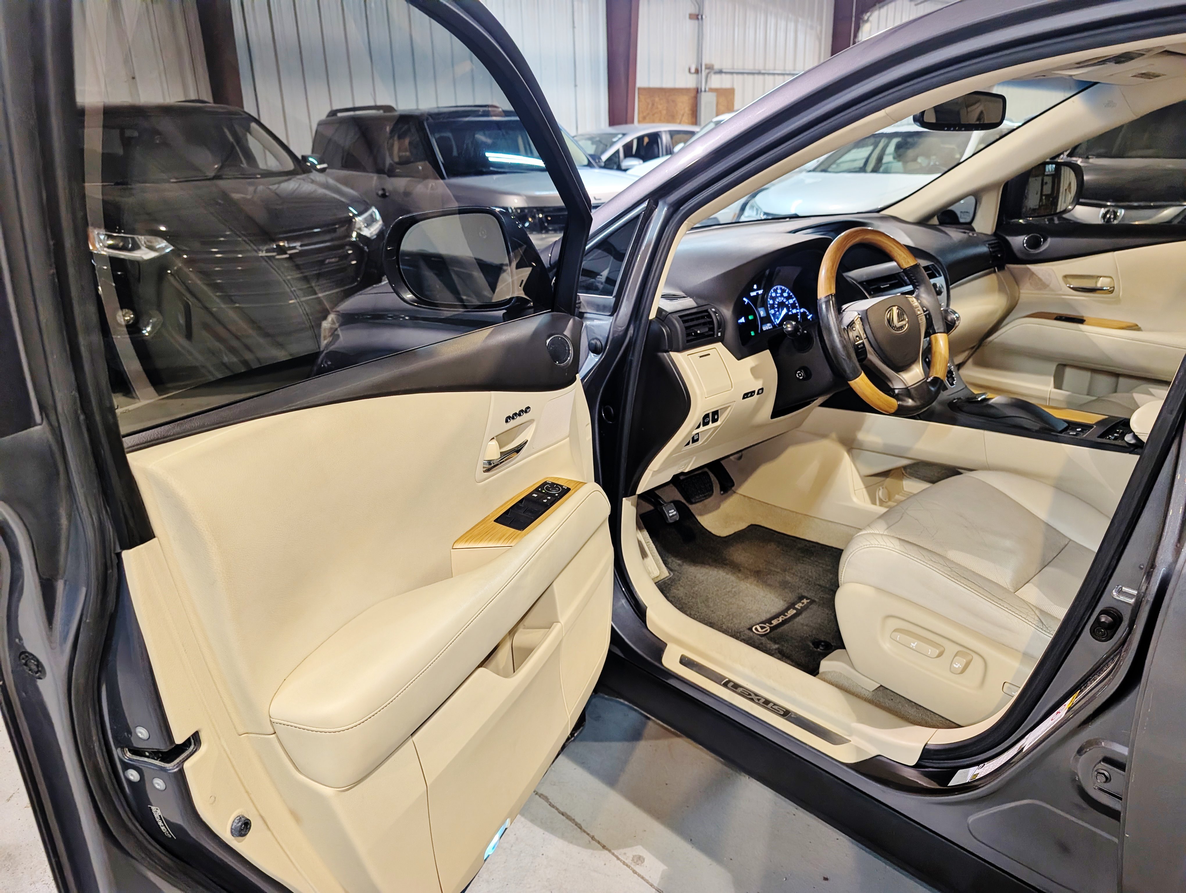 Used 2015 Lexus RX 450h AWD image 13
