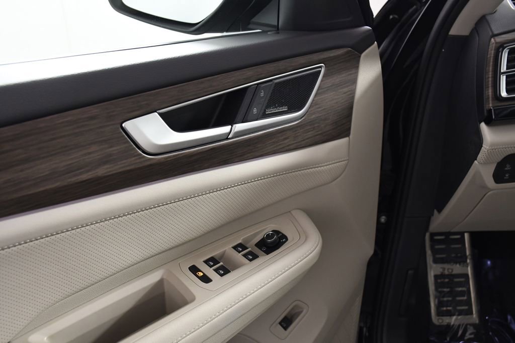 Used 2025 Volkswagen Atlas SEL Premium R-Line image 15