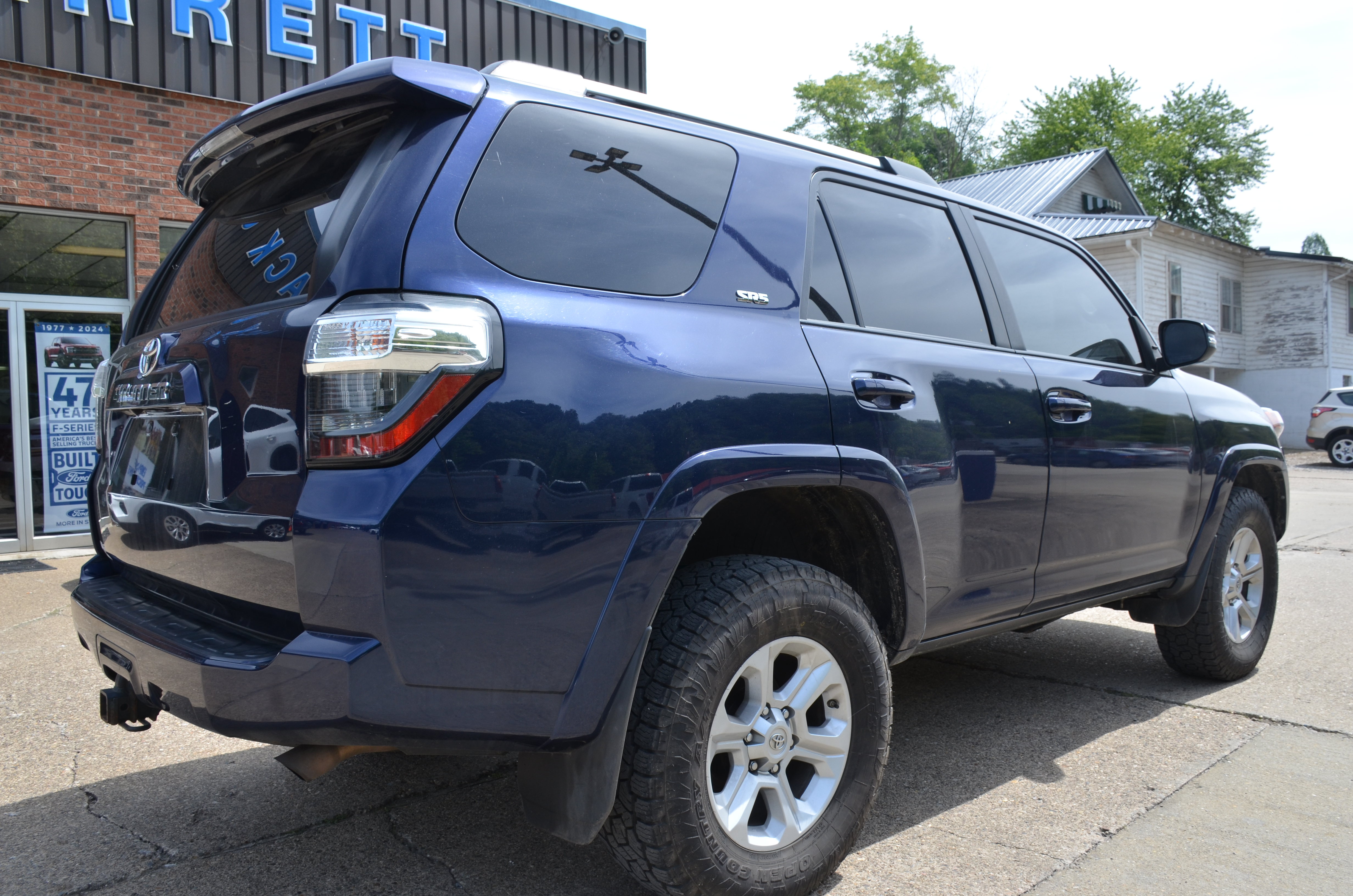 Used 2021 Toyota 4Runner SR5 Premium w/ Moonroof Package AWD/4WD image 4
