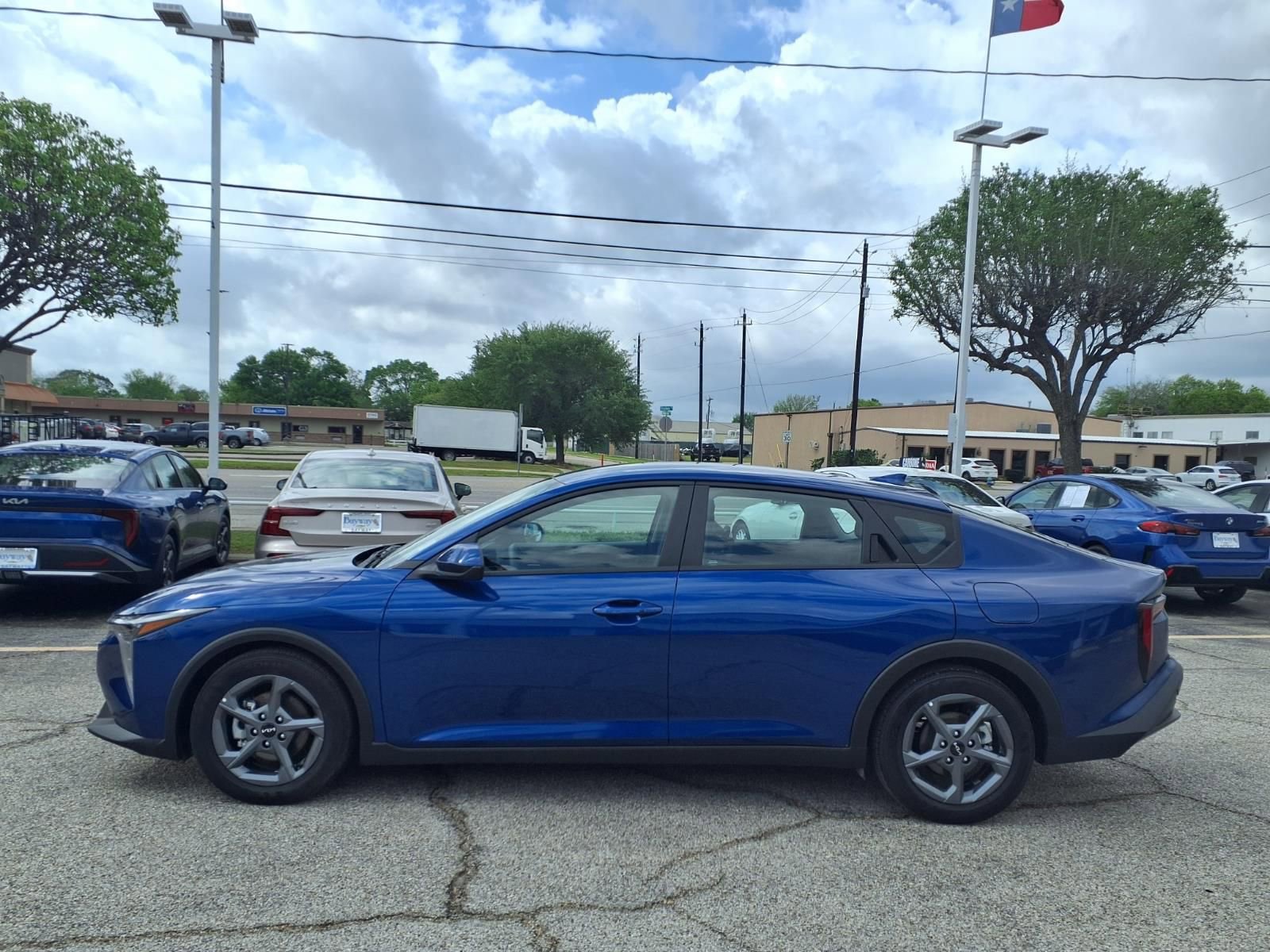 Used 2025 Kia K4 LXS image 24