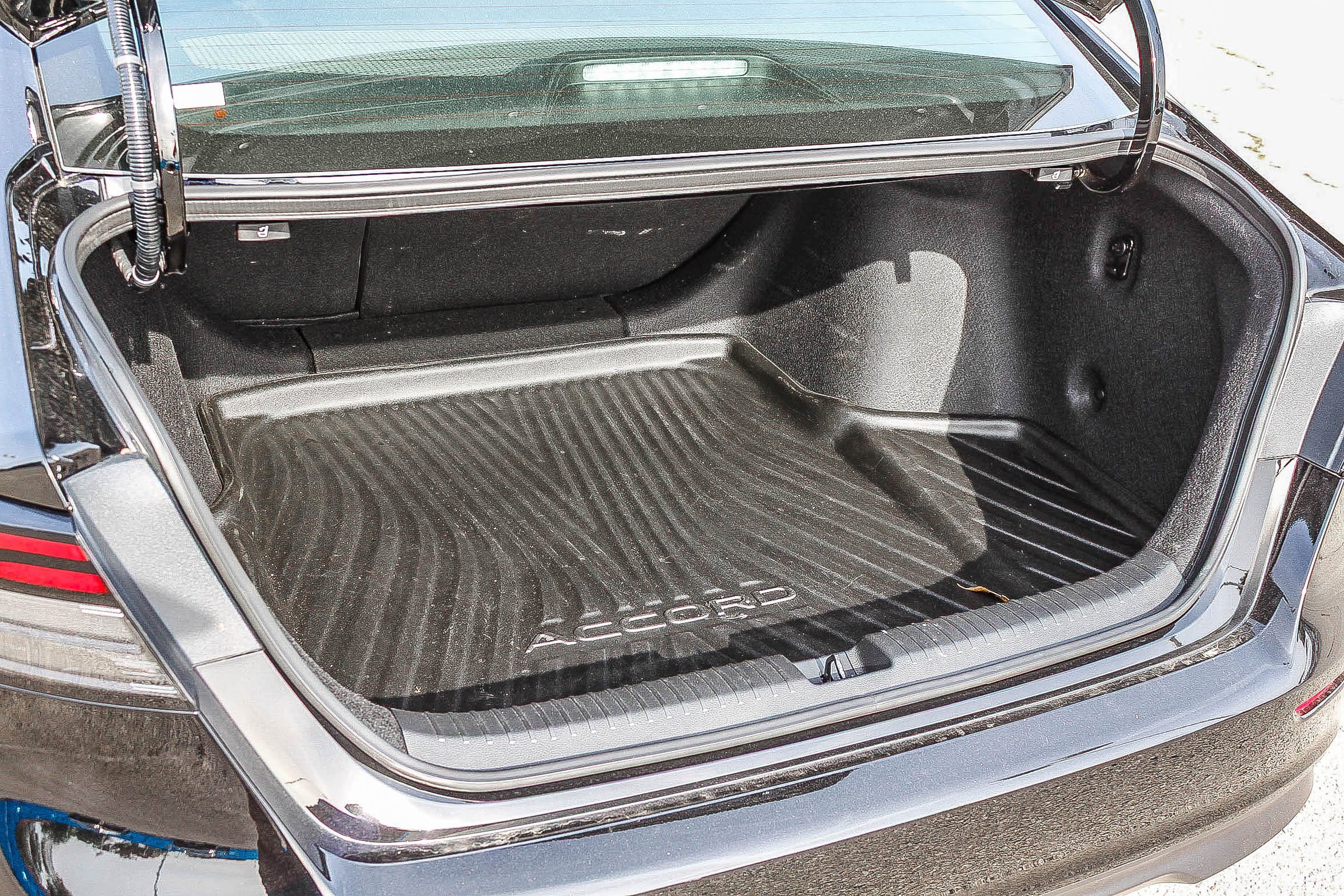 Used 2025 Honda Accord SE image 28