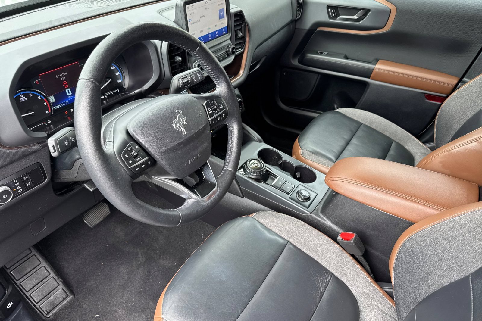Used 2023 Ford Bronco Sport Outer Banks w/ Tech Package AWD/4WD image 2