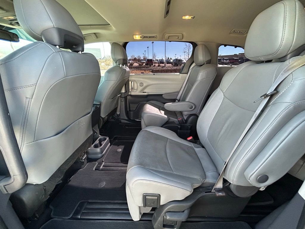 Used 2022 Toyota Sienna Limited image 25