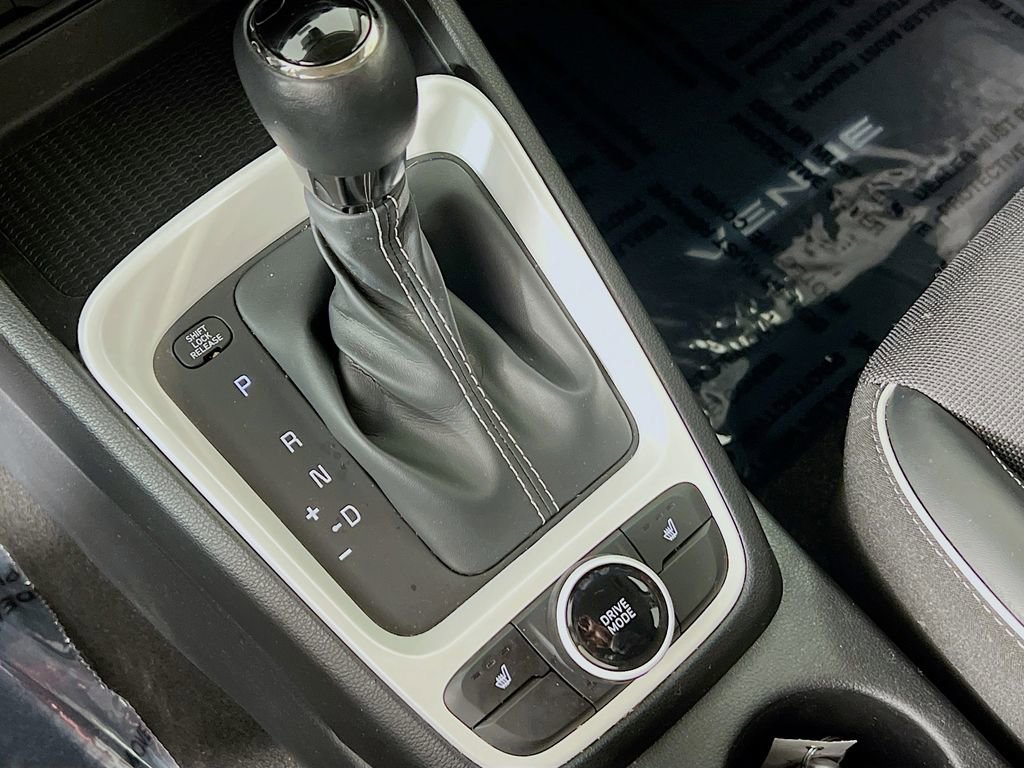 Certified 2022 Hyundai Venue Limited image 18