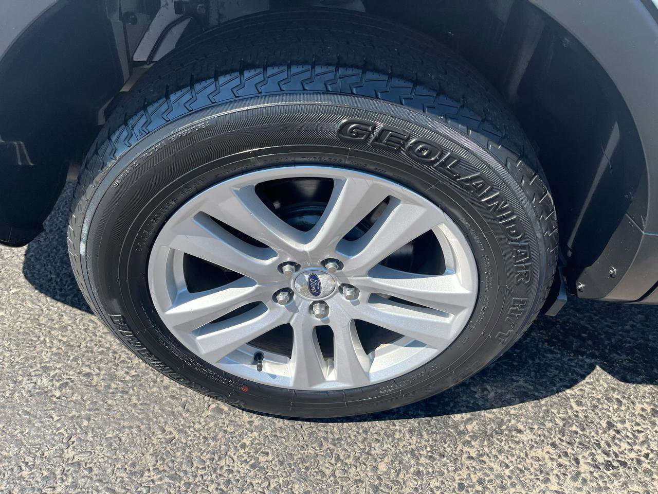 Used 2018 Ford Explorer XLT w/ Equipment Group 201A AWD/4WD image 13