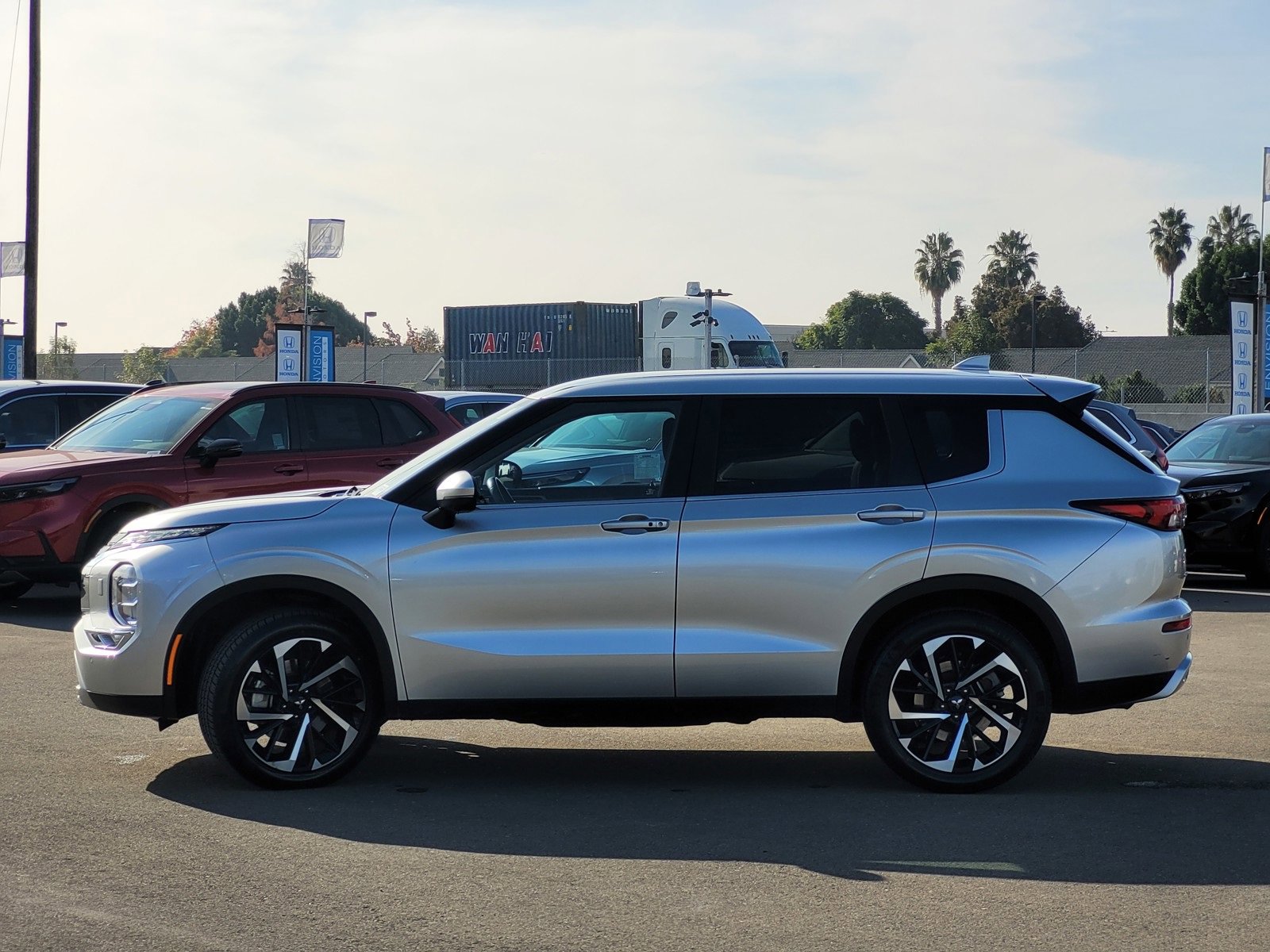 Used 2024 Mitsubishi Outlander SE image 8