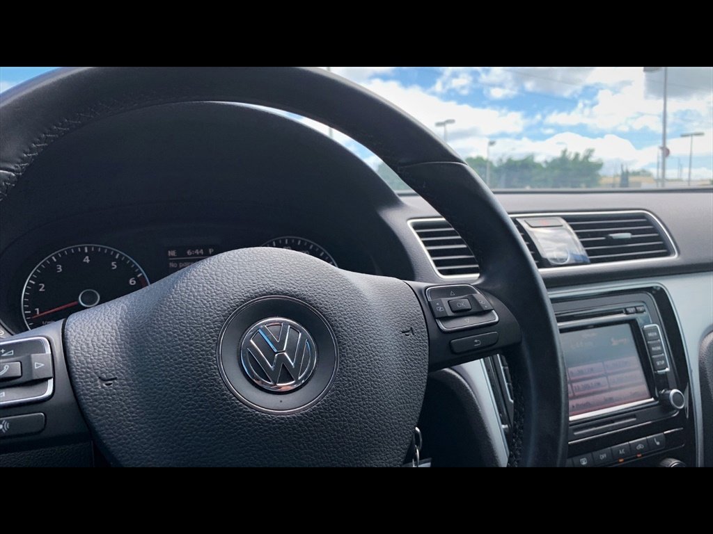 Used 2013 Volkswagen Passat 2.5 SE FWD image 9