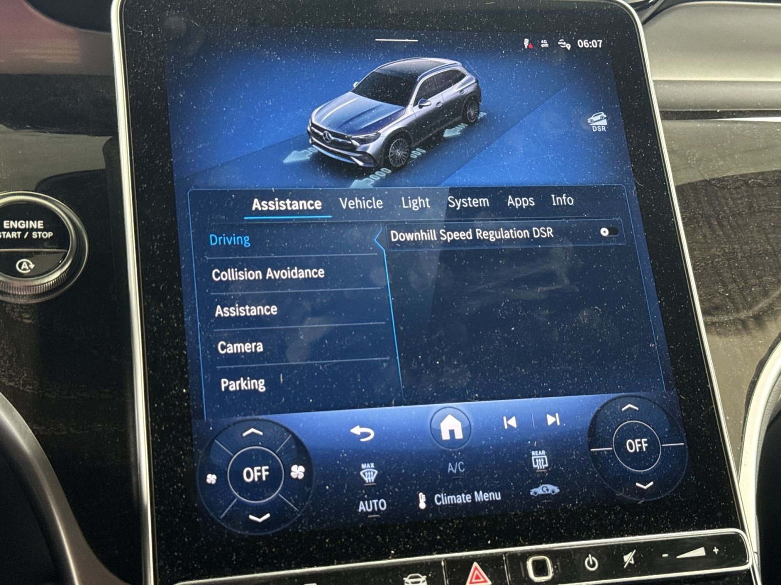Used 2025 Mercedes-Benz GLC 300 4MATIC image 32