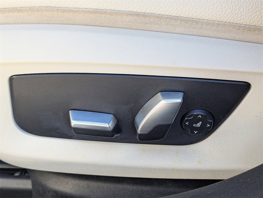 Used 2018 BMW 740i image 11